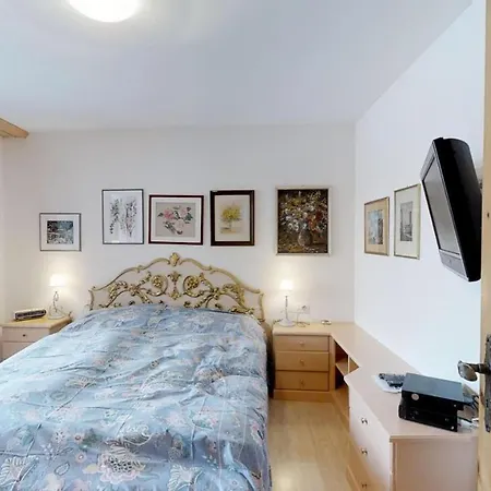 Polaschin E12 Apartmán